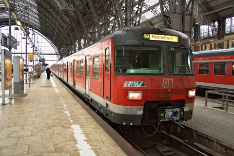 DB class 420 no. 420 309-7 at Frankfurt(M) Hbf