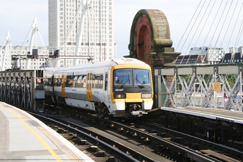 Southeastern class 465 "Networker" no. 465927 reaches London Charing Cross on 28th August 2011