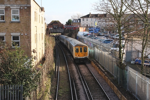 Southern class 319 no. 319439 departing Tooting seconds ago on 7th February 2017.